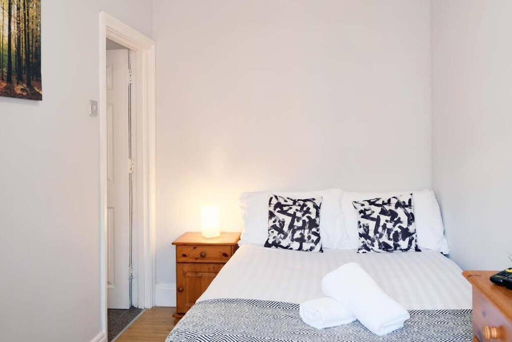 Seymour Townhouse By Serviced Living Liverpool Esterno foto