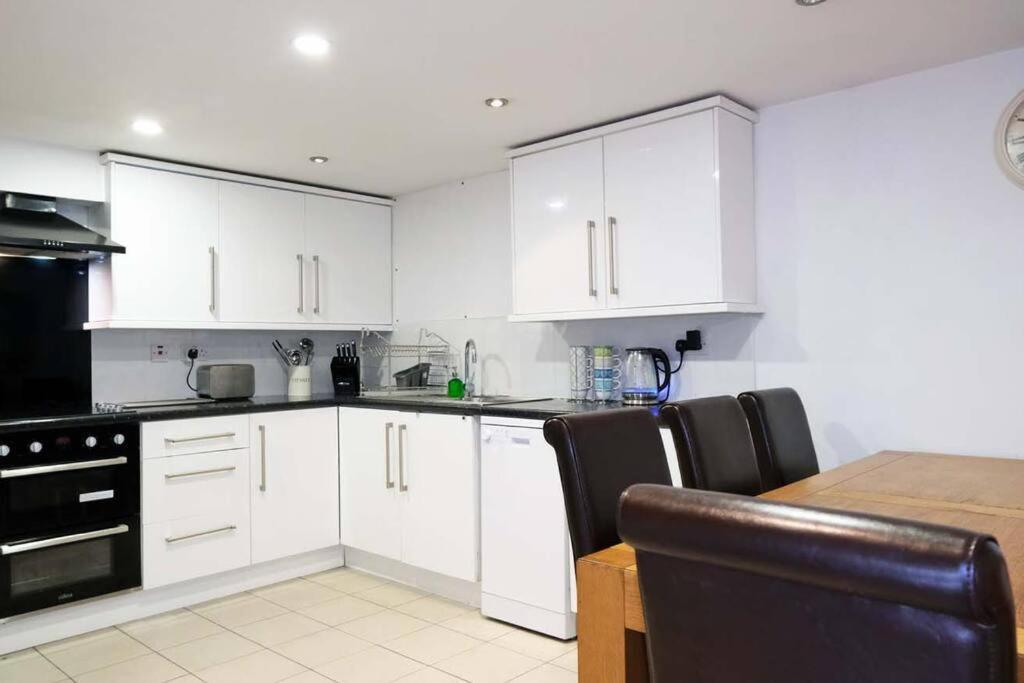 Seymour Townhouse By Serviced Living Liverpool Esterno foto