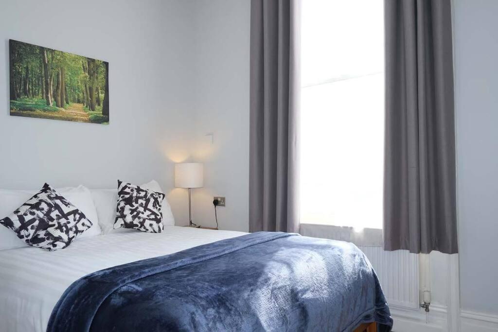 Seymour Townhouse By Serviced Living Liverpool Esterno foto